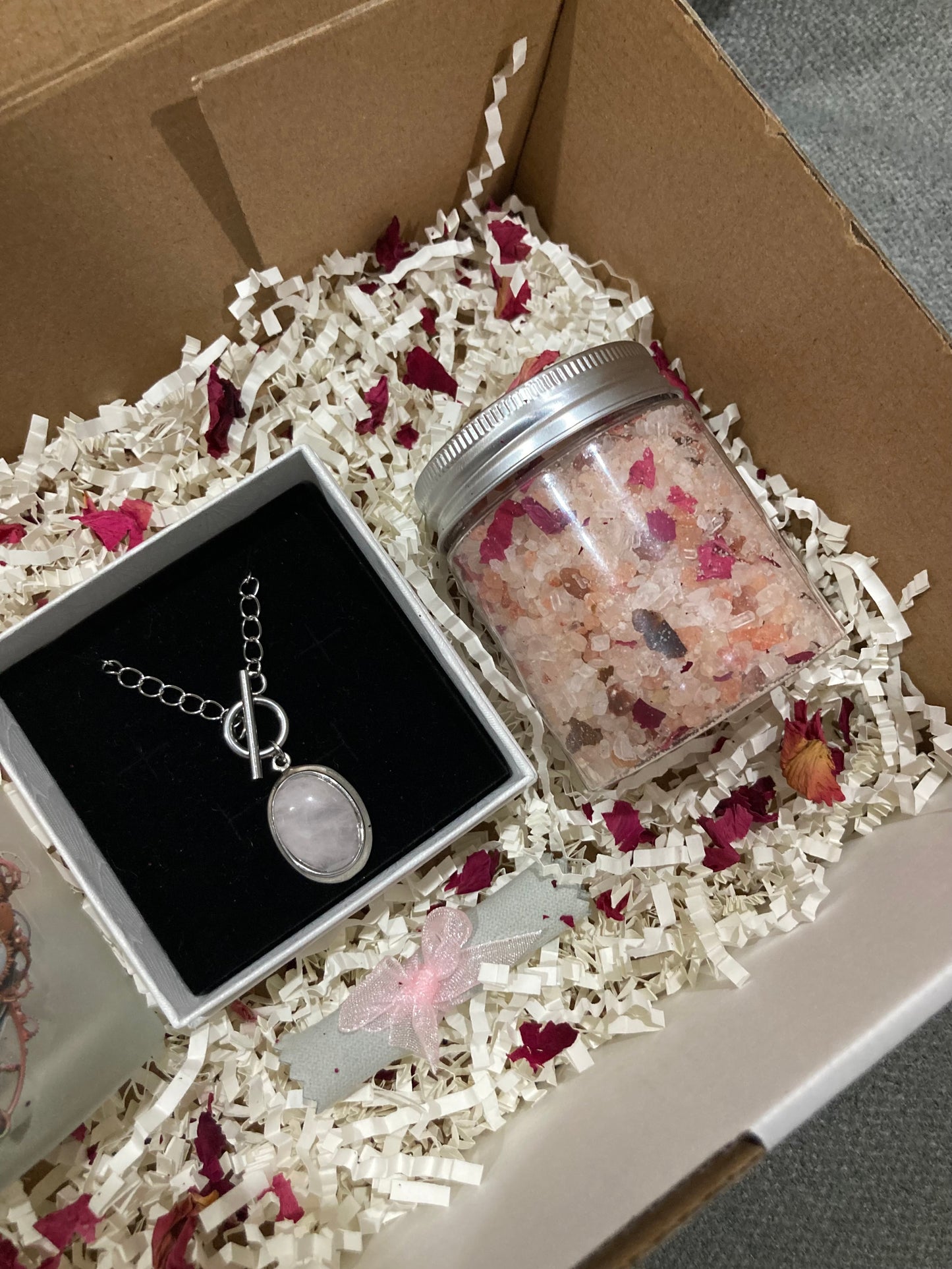 The Small Rose Quartz Gift Pack Hamper - Rescinti