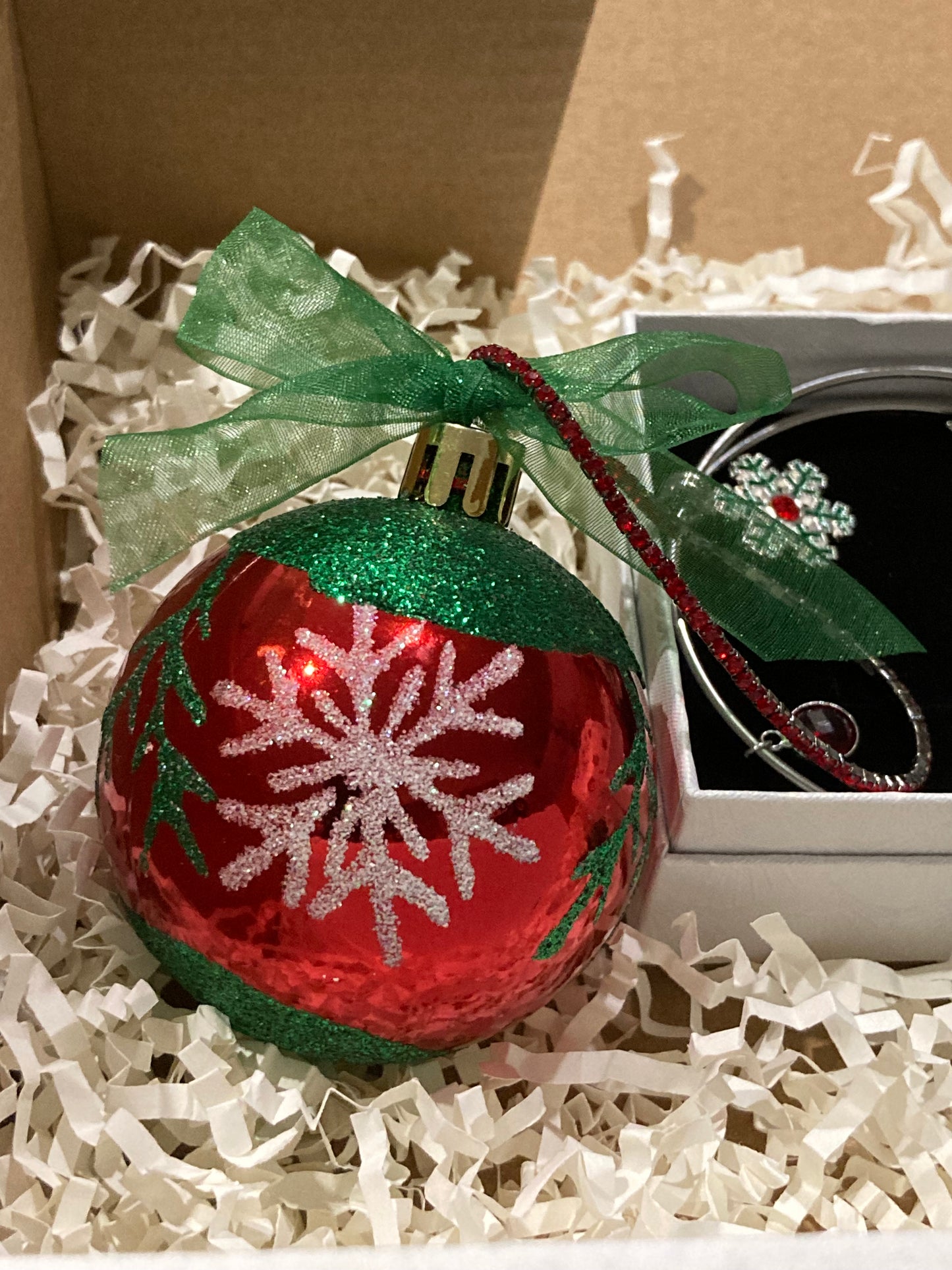 The Green Snowflake Gift Pack Hamper - Rescinti