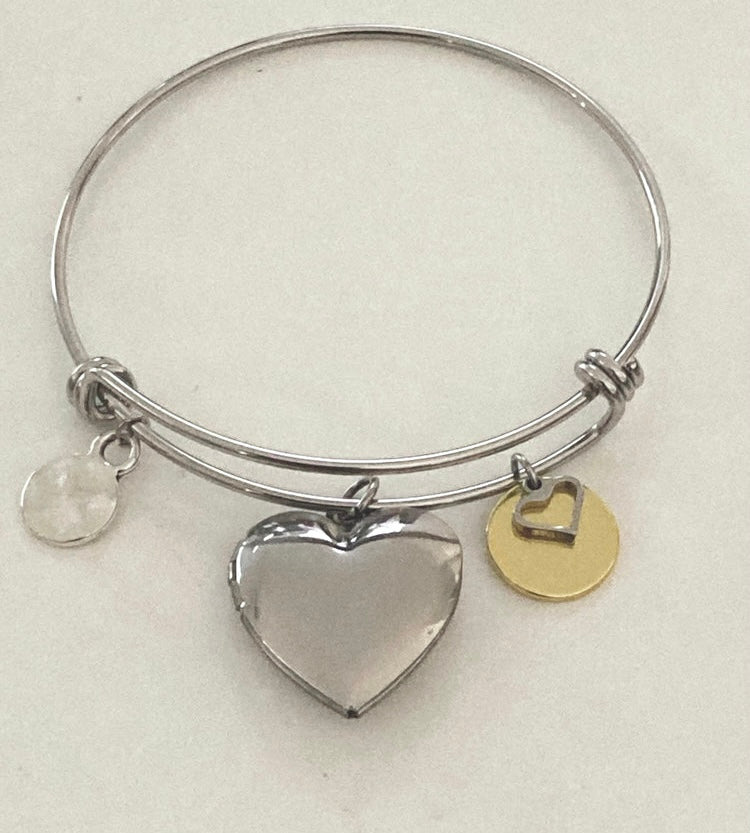 Stainless Steel Heart Charm Bangle - Rescinti